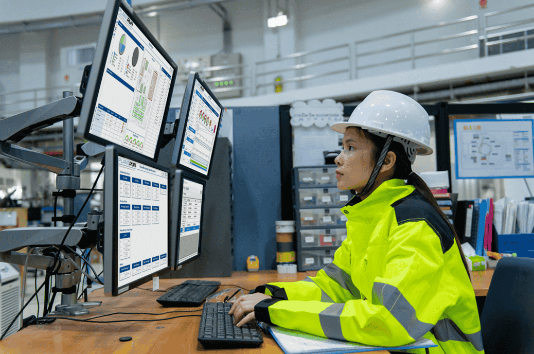 Operator monitoring a Tascomp system across four display nodes